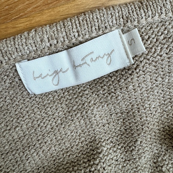 Beige Top size small - Picture 5 of 6